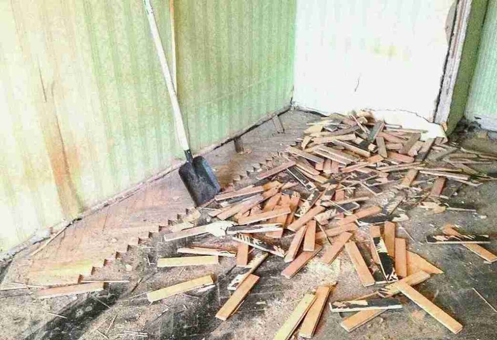 Демонтаж паркета