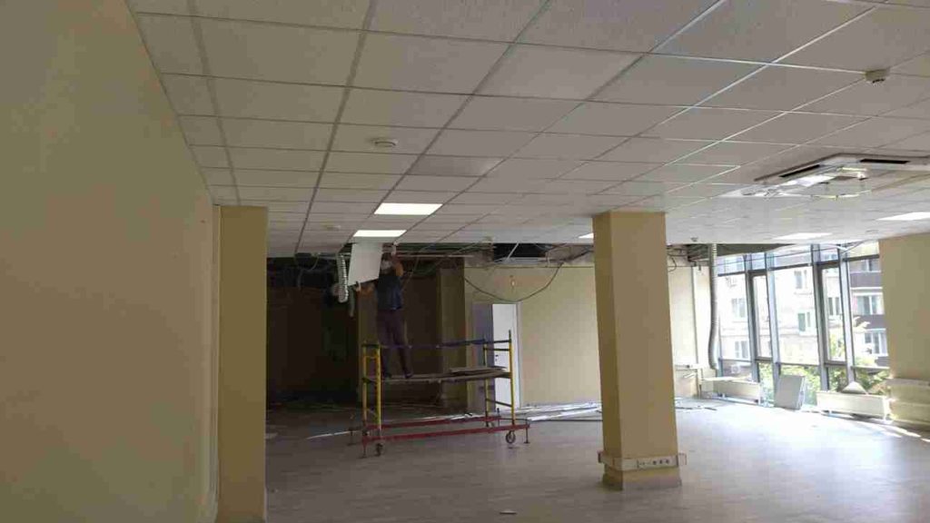 Демонтаж потолка армстронг