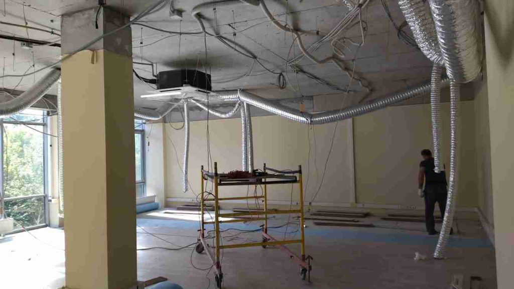 Демонтаж потолка